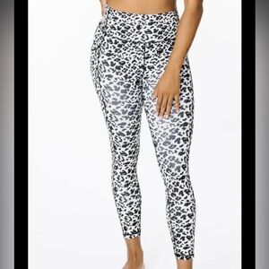 Zyia Light n Tight Snow Leopard Leggings
